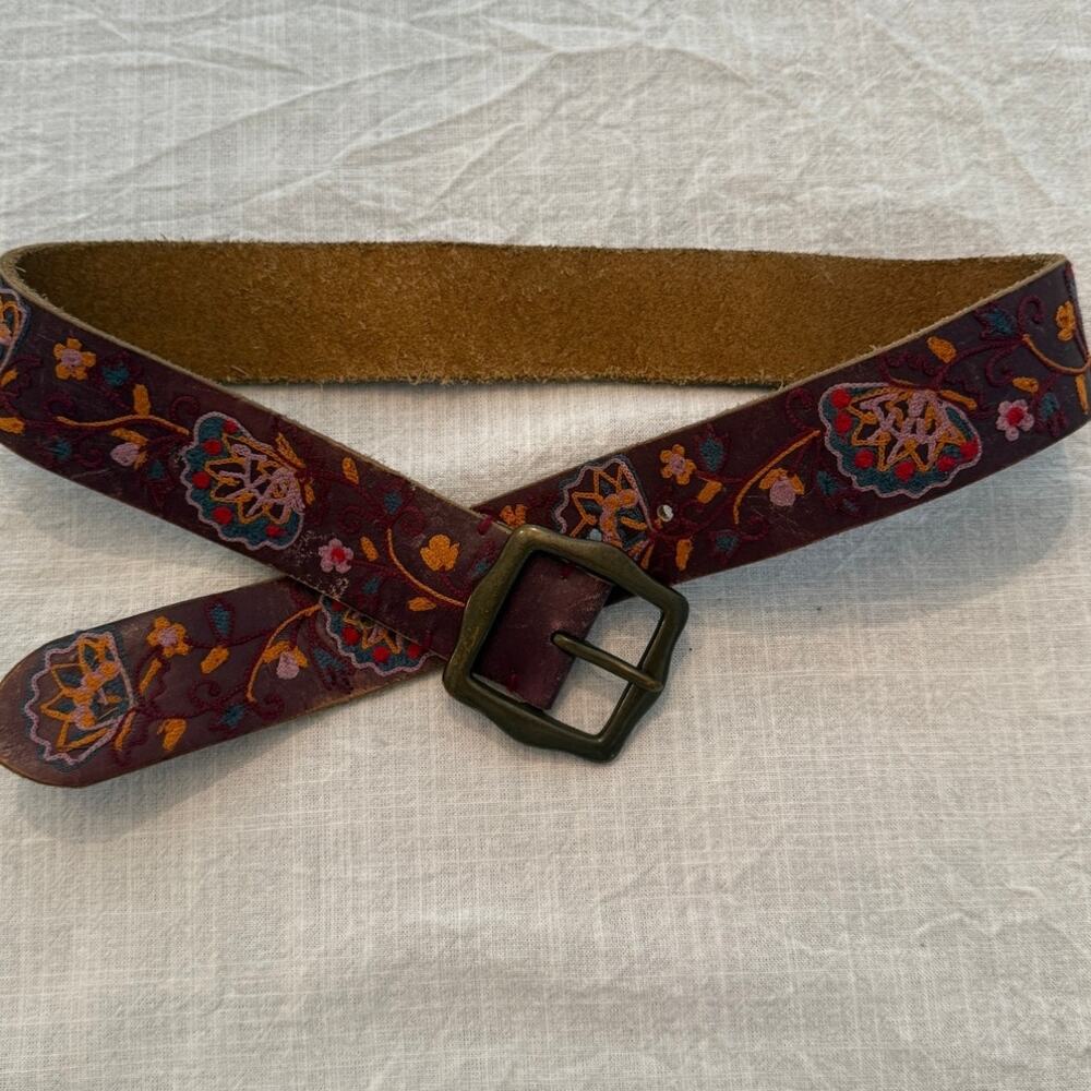 Lucky Brand | tan brown floral embroidered leather belt | size small